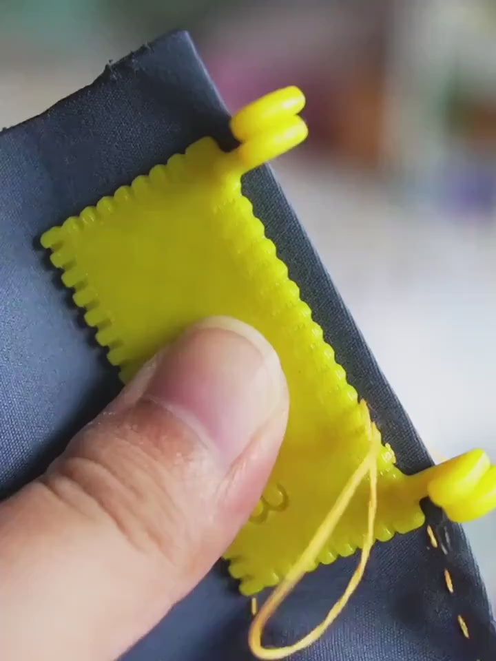 4pcs Hinged Sewing Clamp, a Good Helper for Hand Sewing, Helping You Sew Perfect Lines, Suitable for Sewing Beginners, Housewives, And a Perfect Gift for Mothers, Partners, Friends, And Elders 2pcs